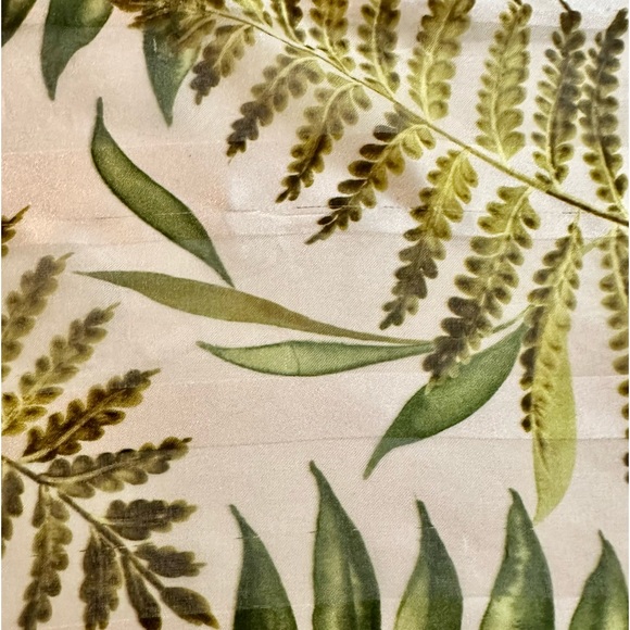 🌟HP🌟VTG 1980s Shades of Green Fern Polyester Chiffon & Satin Scarf - Picture 9 of 9